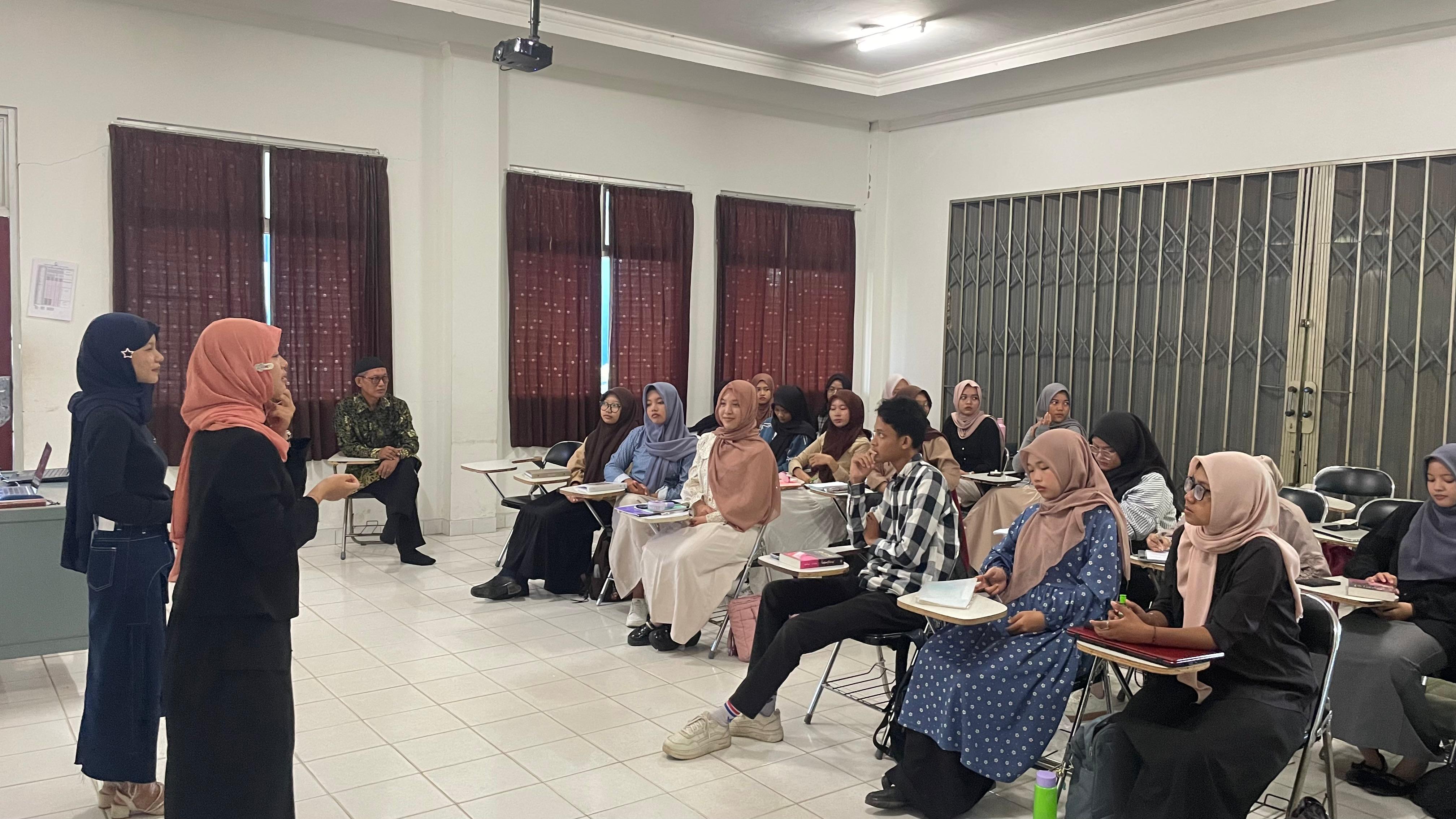 Asisten Lembaga Bahasa UM Metro Gelar Sharing Session, Motivasi Mahasiswa untuk Berprestasi di Ajang Nasional Asisten Lembaga Bahasa UM Metro Gelar Sharing Session, Motivasi Mahasiswa untuk Berprestasi di Ajang Nasional