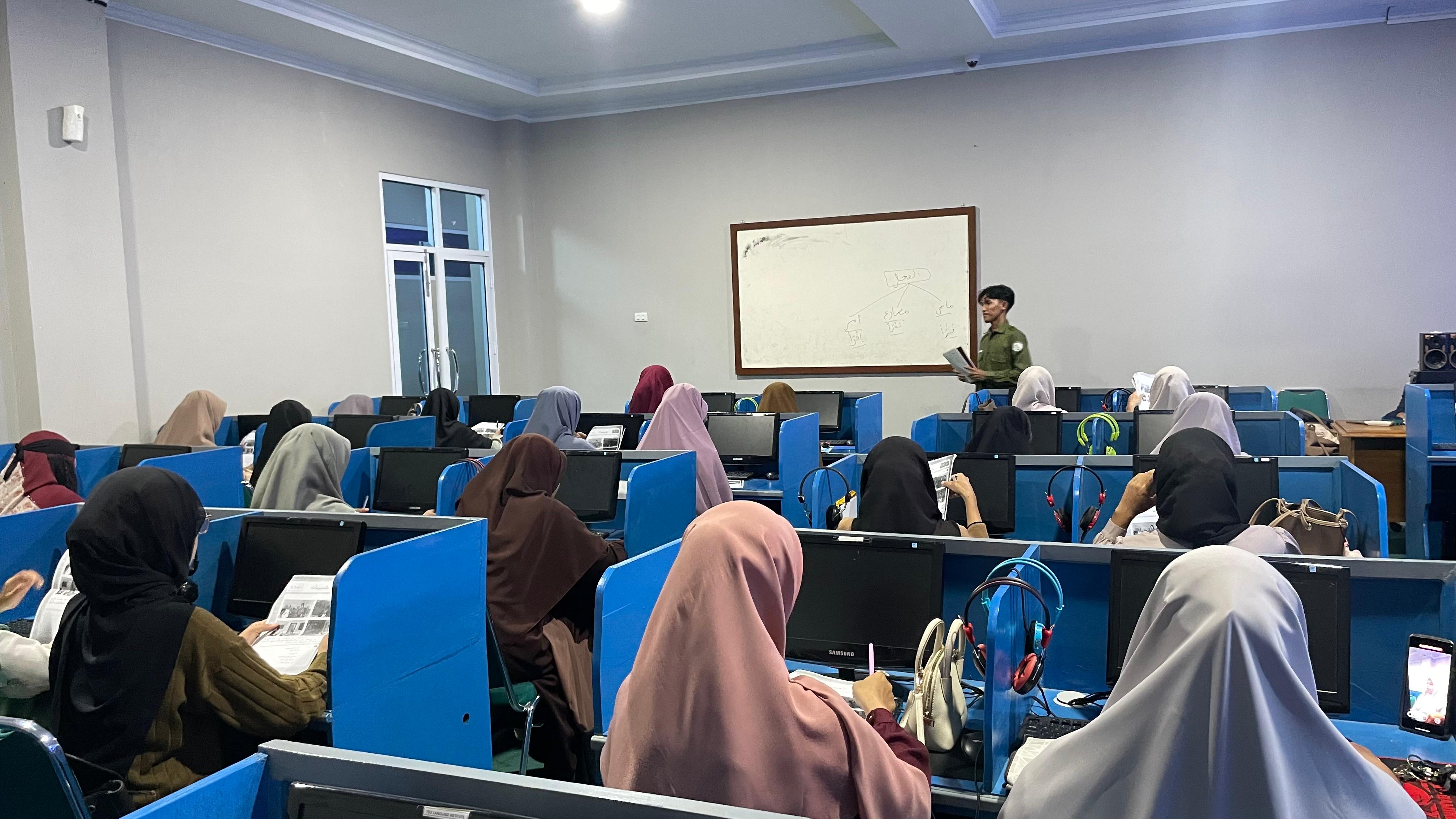 Interactive Class Bahasa Arab Resmi Dimulai, Mahasiswa FAI UM Metro Antusias Ikuti Pembelajaran Dasar